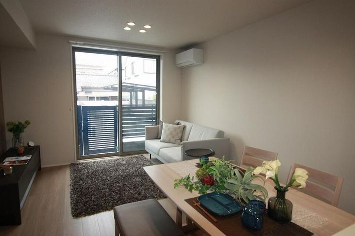 クインテット103の居間