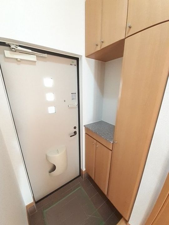 グローヴ スクエアC104の玄関