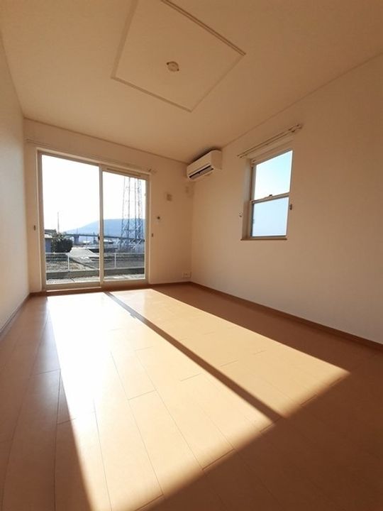 グローヴ スクエアC104の居間