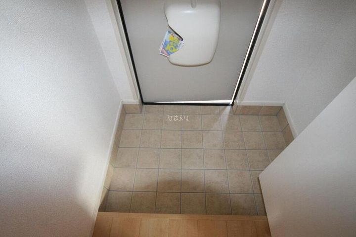 ブルースターB102の玄関