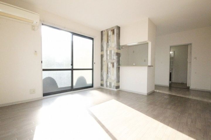 コートMT H館101の居間