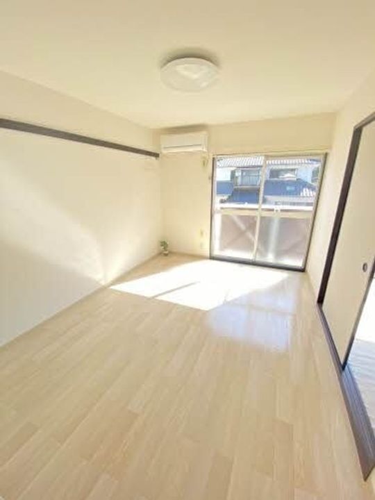 アーバンライフA棟201の居間