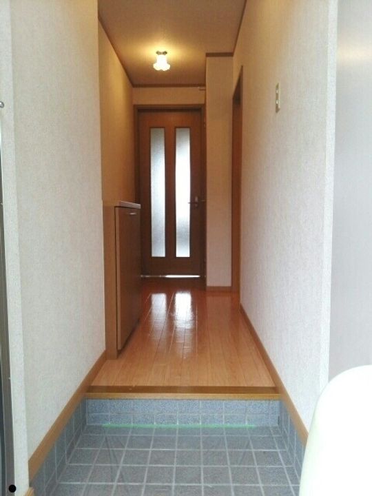 アムール・GAKU A103の玄関