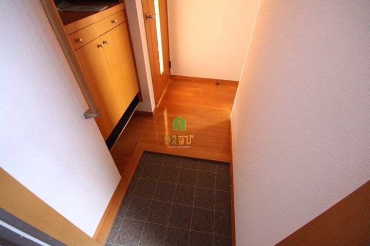 グレイスフル屋島 B棟101の玄関