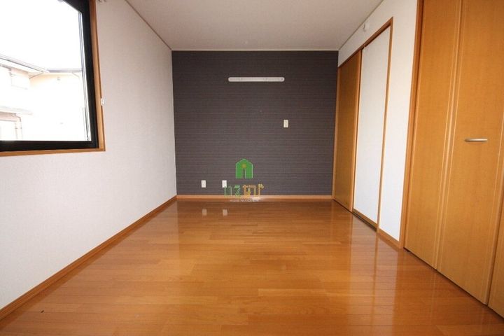 グレイスフル屋島 B棟101の居間