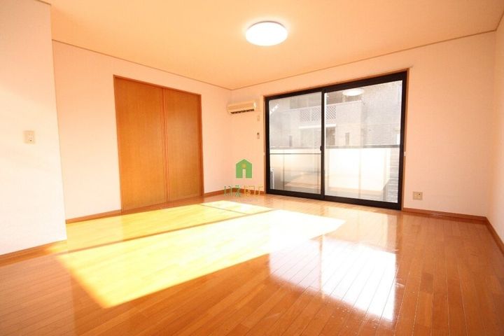 グレイスフル屋島 B棟101の居間