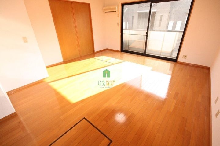 グレイスフル屋島 B棟101の居間