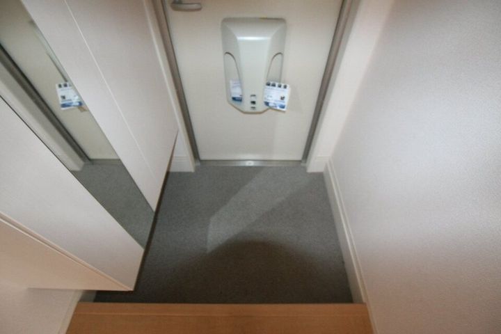ベルポスト松縄Ⅱ105の玄関