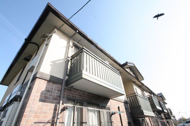 セジュール六条A棟102の外観