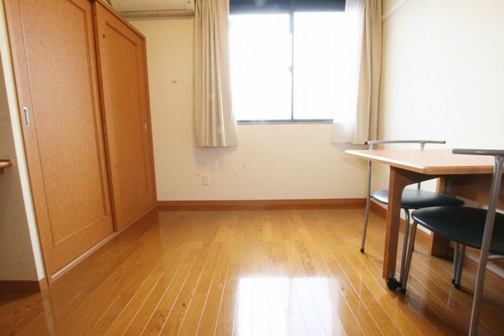 レオパレスさぬき104の寝室