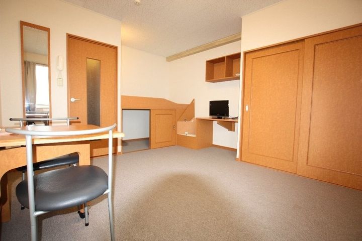 レオパレス華110の居間