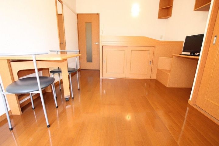 レオパレス由良202の居間