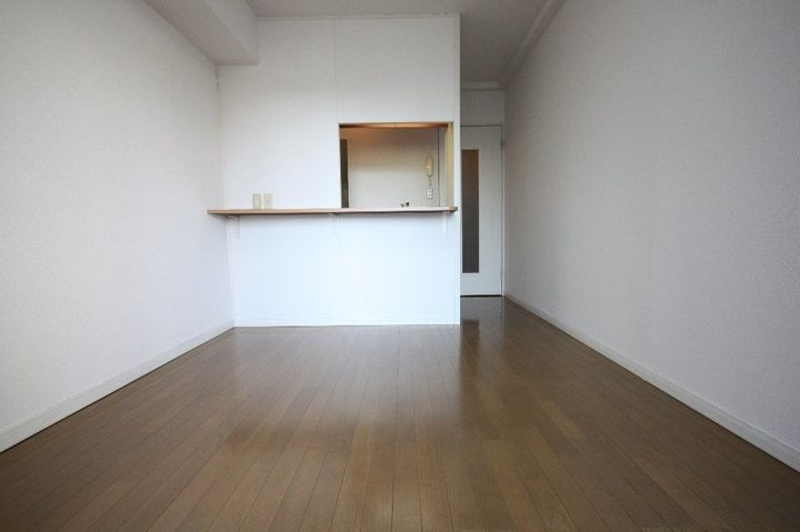 レオパレスクール109の居間