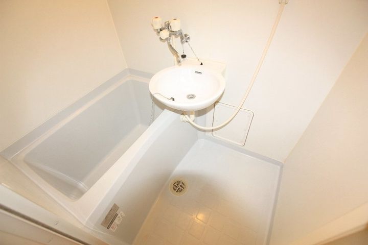 レオパレスエクレール鬼無103の風呂