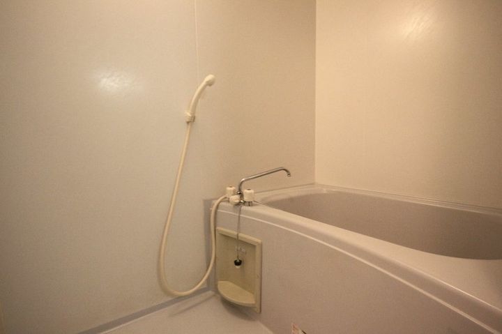 レオパレスクール106の風呂