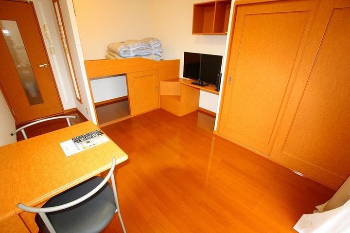 レオパレスニュー屋島106の居間