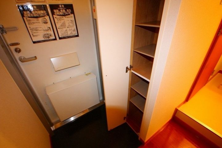 レオパレス向日葵204の玄関