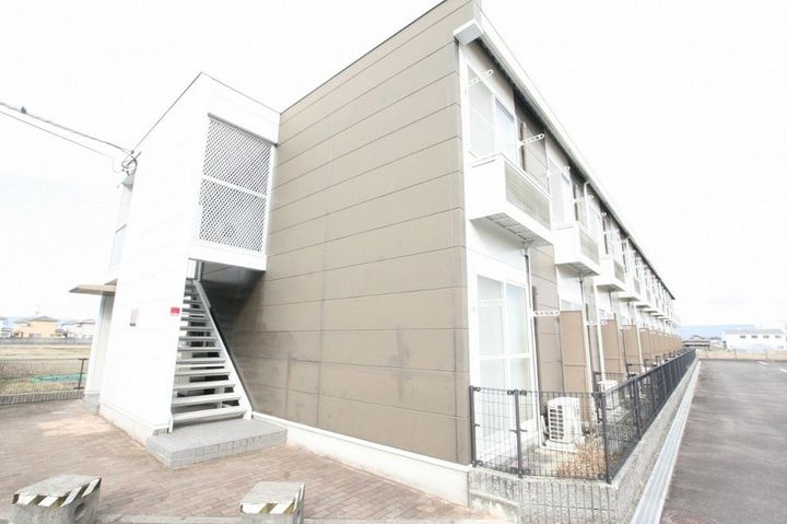 レオパレス由良206の外観