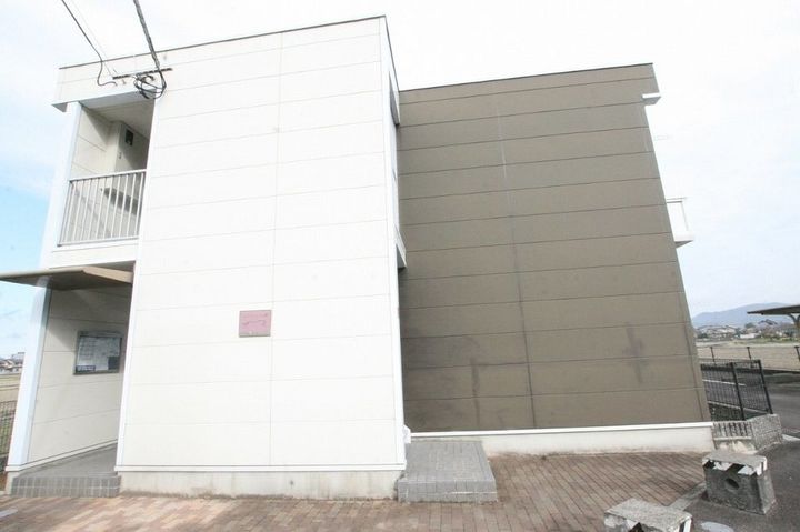 レオパレス由良206の外観