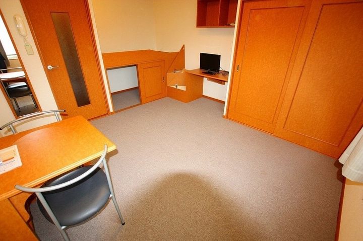 レオパレス由良206の居間