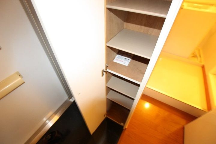 レオパレスニュー屋島202の玄関