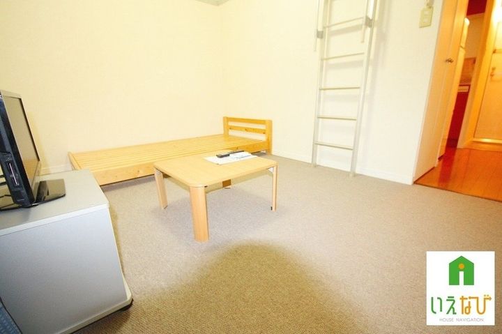 レオパレスラポール松福302の居間