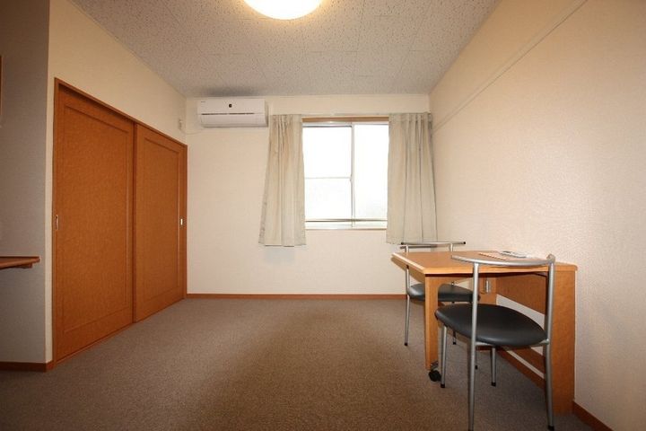 レオパレスアリシア303の居間