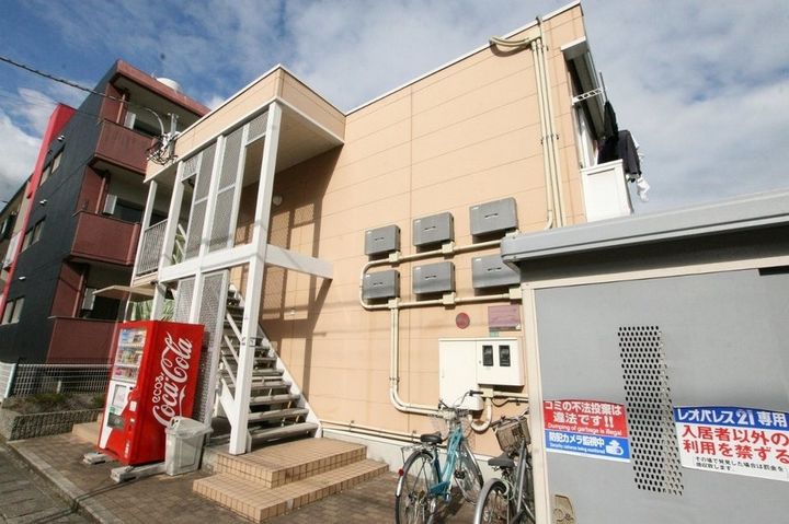 レオパレスKaratachi211の外観