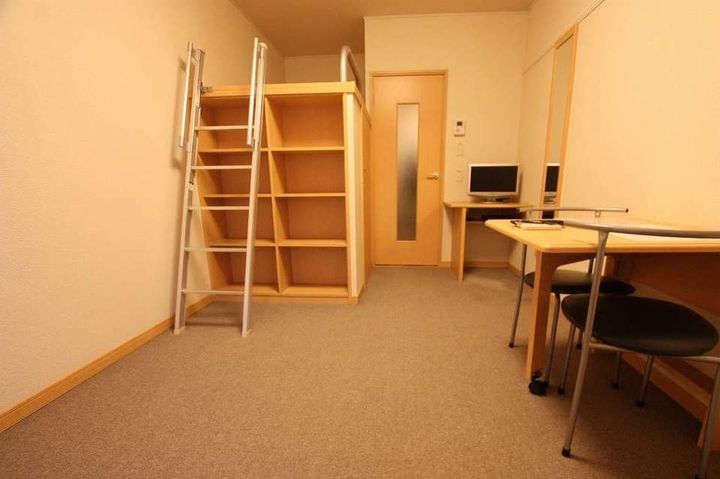 レオパレスオリーブ48306の居間