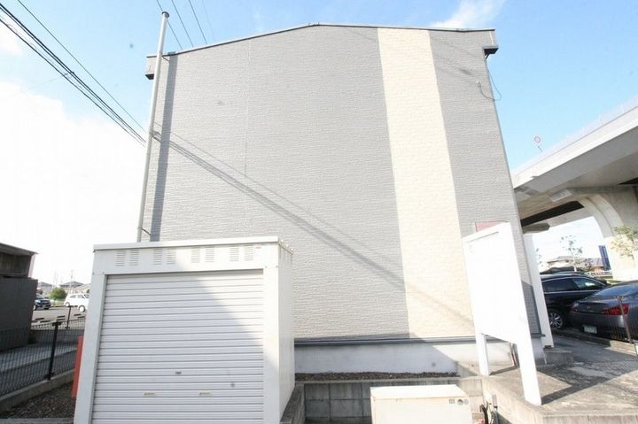 レオパレスラ スリーズ207の外観