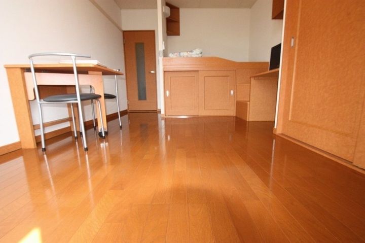 レオパレスフリューゲル108の居間