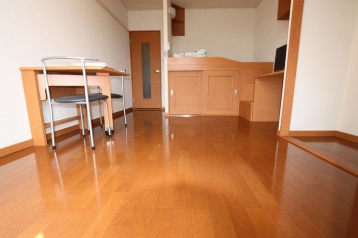 レオパレス松原A103の居間