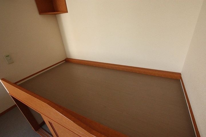 レオパレスエクレール鬼無210の寝室