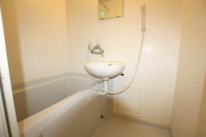 レオパレスエクレール鬼無210の風呂