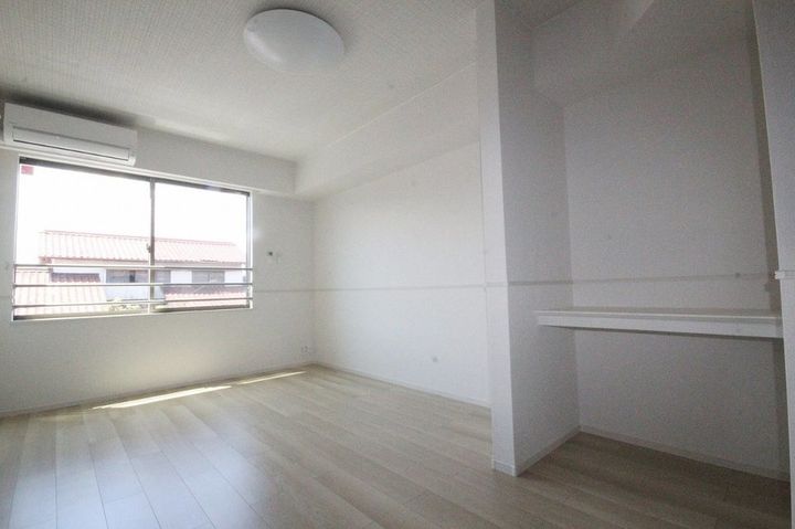 プレッソ春日202の居間