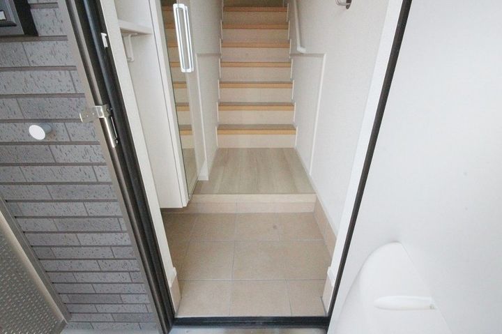 プレッソ春日202の玄関