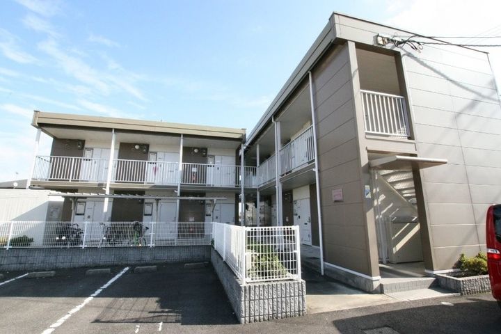 レオパレススルース104の外観