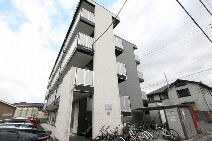 レオパレスサンサン木の実303の外観