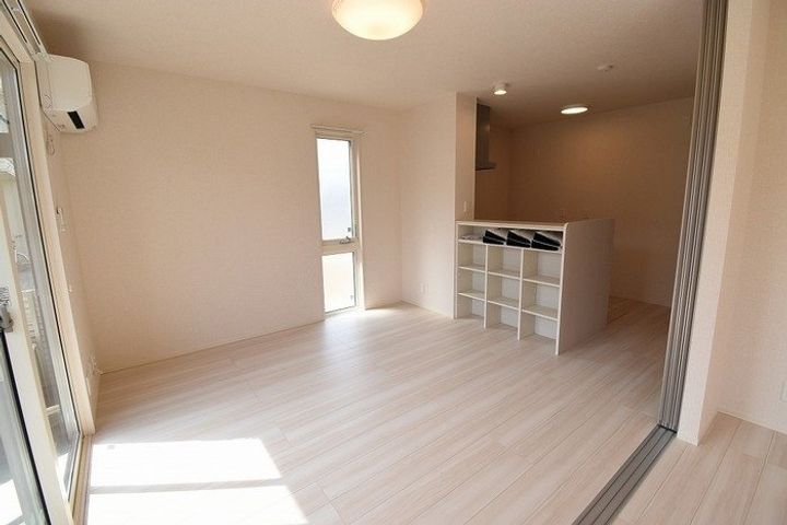 ルピナス B棟103の居間