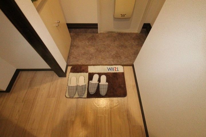 屋島フレグランス A棟103の玄関