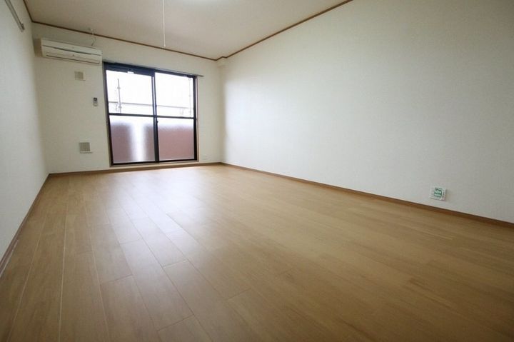 ヴィドゥ カンパーニュ202の居間