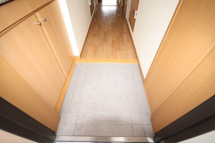 ヴィドゥ カンパーニュ202の玄関