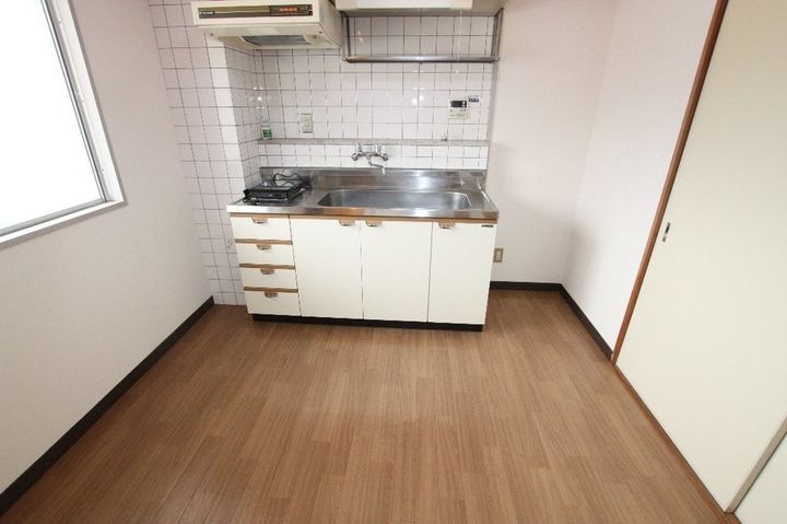 ホワイトマンション201の居間