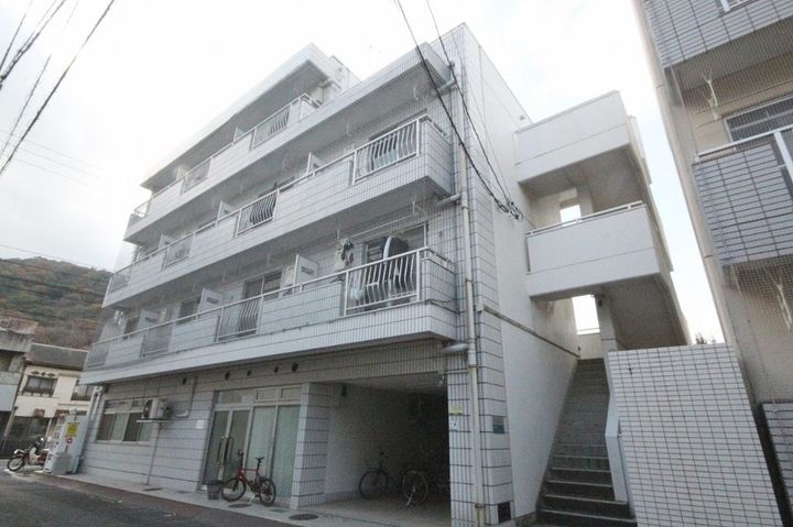 ホワイトマンション201の外観