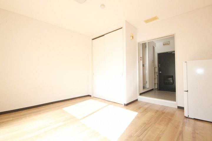 メゾンド西宝町104の居間