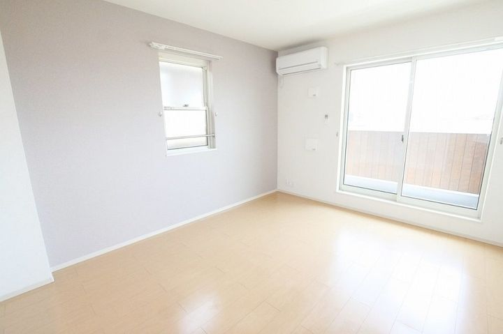 オーブ下田井D201の居間