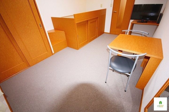 レオパレスカサベージュ204の居間