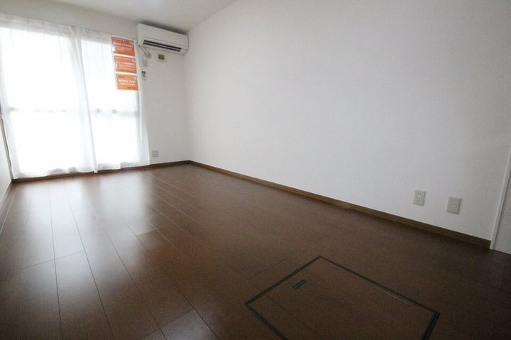 アーバンハイツ28 A棟103の居間