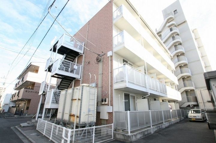 レオパレス瓦町202の外観