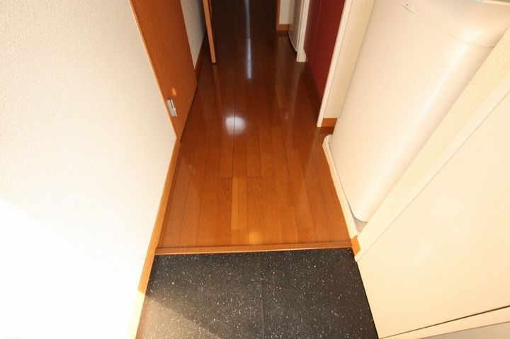 レオパレスエクレール鬼無101の玄関